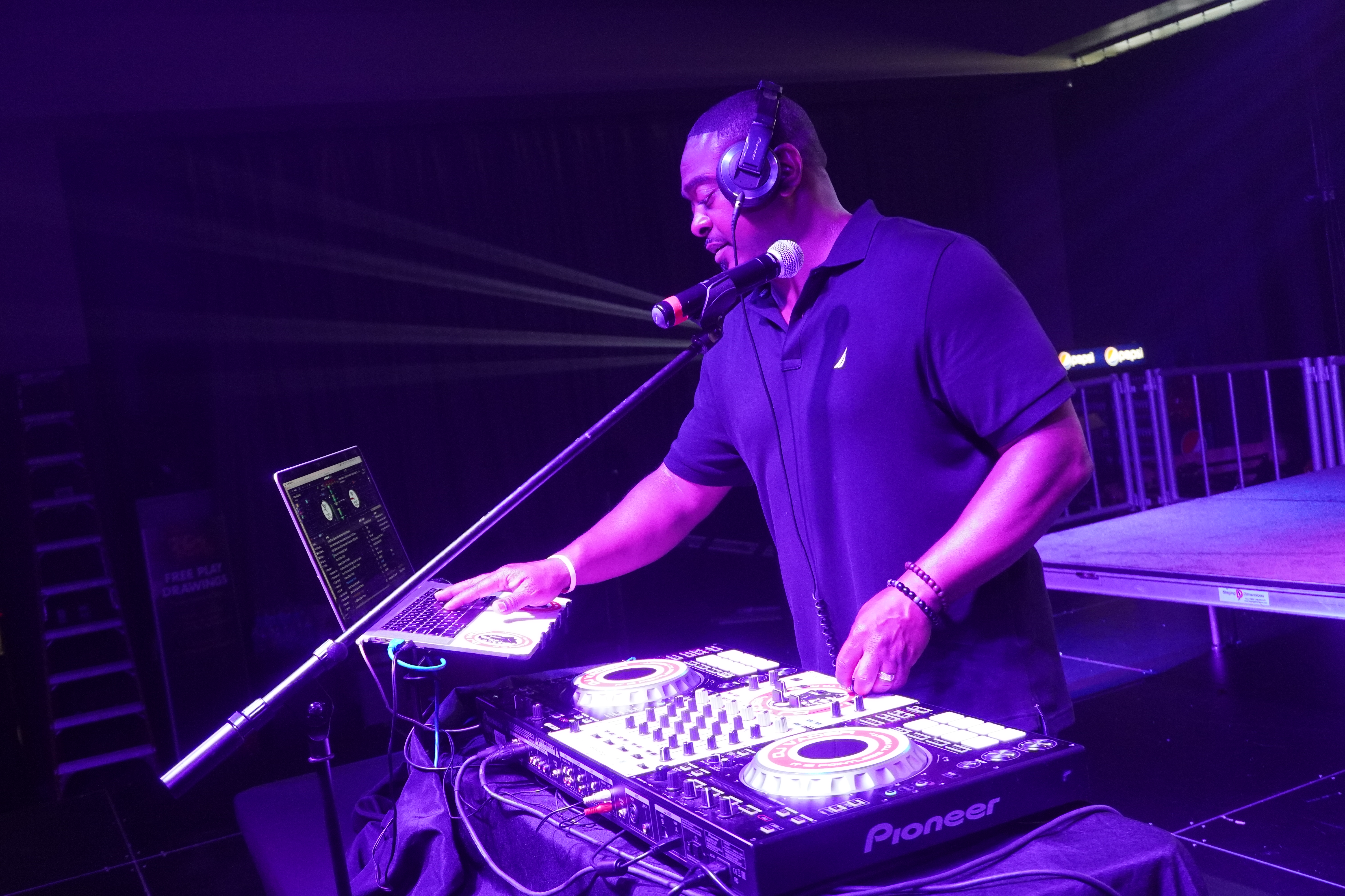 The Buzz Summer Kick Off with Lincoln Ware